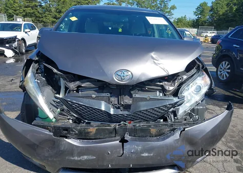 2015 Toyota Sienna Le 8 Passenger z USA, uszkodzony, nr VIN 5TDKK3DC0FS671554